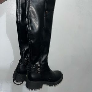 GUESS CHUNKY HEEL BOOTS